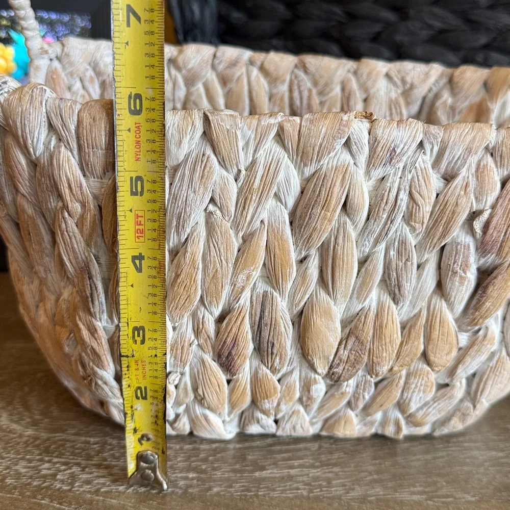 Handwoven Natural Seagrass Storage Basket - Whitewashed Tan🐚